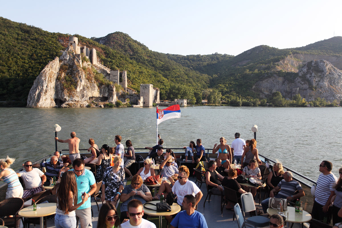 Srebrno jezero Danubia brod